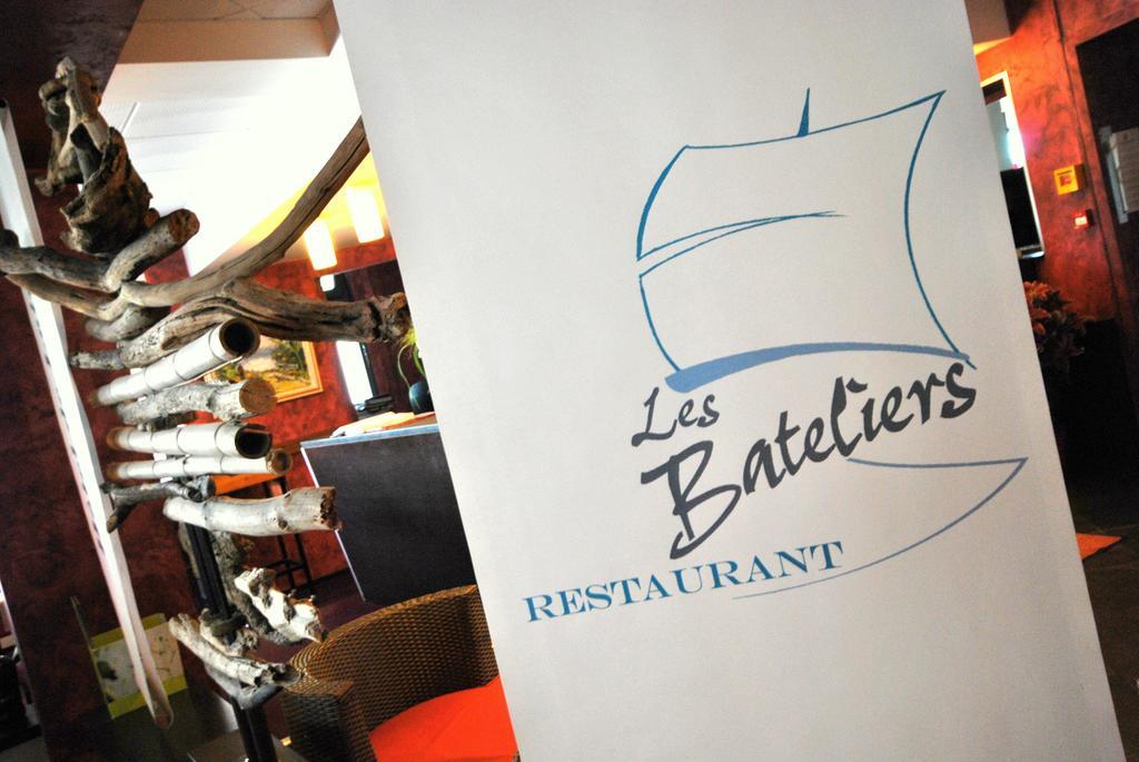 Hotel De Loire Et Restaurant Les Bateliers Trélazé Exterior foto